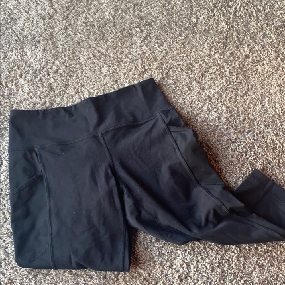 Lululemon Size 6 Crop Pants with Pockets